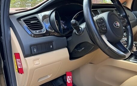 KIA Carnival III, 2018 год, 2 750 000 рублей, 21 фотография