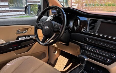 KIA Carnival III, 2018 год, 2 750 000 рублей, 38 фотография