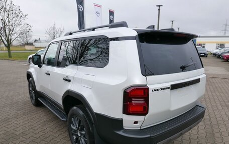 Toyota Land Cruiser Prado, 2024 год, 6 550 000 рублей, 6 фотография