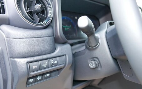 Toyota Land Cruiser Prado, 2024 год, 6 550 000 рублей, 12 фотография