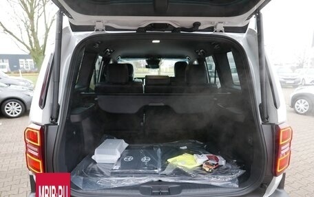 Toyota Land Cruiser Prado, 2024 год, 6 550 000 рублей, 8 фотография