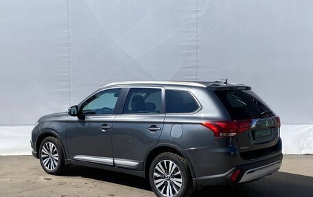 Mitsubishi Outlander III рестайлинг 3, 2019 год, 2 250 000 рублей, 7 фотография