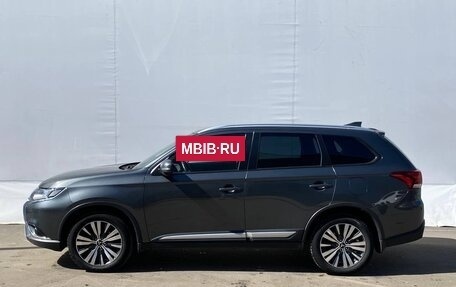 Mitsubishi Outlander III рестайлинг 3, 2019 год, 2 250 000 рублей, 8 фотография