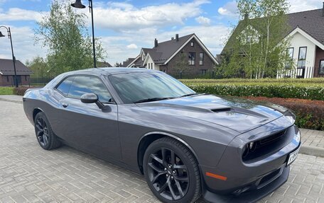 Dodge Challenger III рестайлинг 2, 2020 год, 3 750 000 рублей, 3 фотография