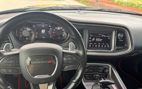 Dodge Challenger III рестайлинг 2, 2020 год, 3 750 000 рублей, 13 фотография