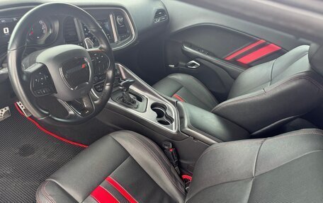 Dodge Challenger III рестайлинг 2, 2020 год, 3 750 000 рублей, 12 фотография