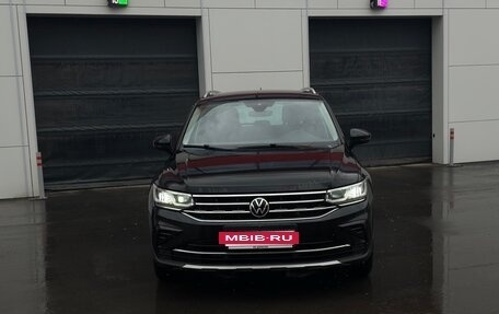 Volkswagen Tiguan II, 2021 год, 3 900 000 рублей, 2 фотография