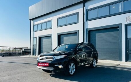 Toyota Highlander III, 2011 год, 1 499 999 рублей, 2 фотография