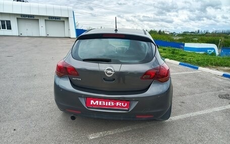 Opel Astra J, 2010 год, 698 000 рублей, 1 фотография