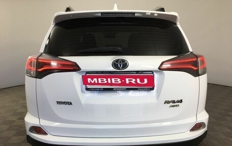 Toyota RAV4, 2018 год, 2 700 000 рублей, 12 фотография