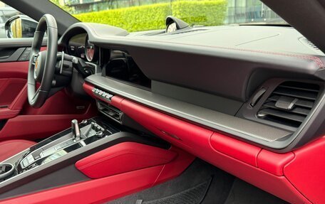 Porsche 911, 2021 год, 17 800 000 рублей, 36 фотография
