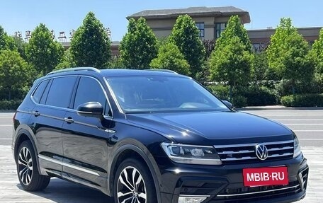 Volkswagen Tiguan II, 2021 год, 2 495 000 рублей, 2 фотография