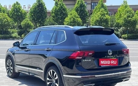 Volkswagen Tiguan II, 2021 год, 2 495 000 рублей, 8 фотография