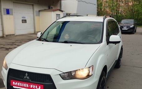 Mitsubishi Outlander III рестайлинг 3, 2011 год, 1 340 000 рублей, 2 фотография