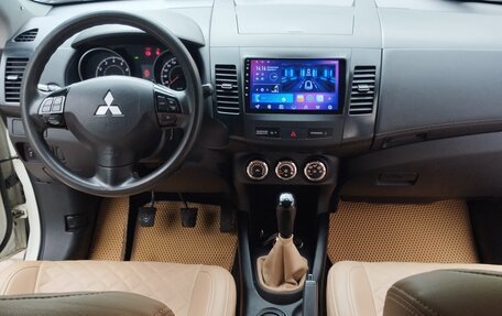 Mitsubishi Outlander III рестайлинг 3, 2011 год, 1 340 000 рублей, 15 фотография
