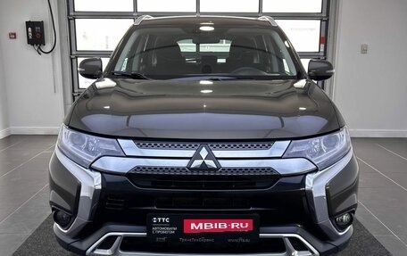 Mitsubishi Outlander III рестайлинг 3, 2019 год, 2 099 000 рублей, 2 фотография