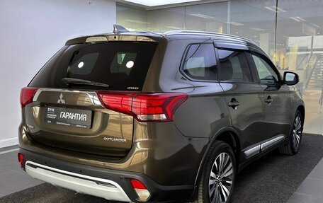 Mitsubishi Outlander III рестайлинг 3, 2019 год, 2 099 000 рублей, 6 фотография