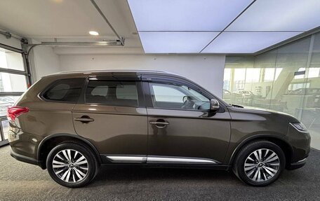 Mitsubishi Outlander III рестайлинг 3, 2019 год, 2 099 000 рублей, 5 фотография