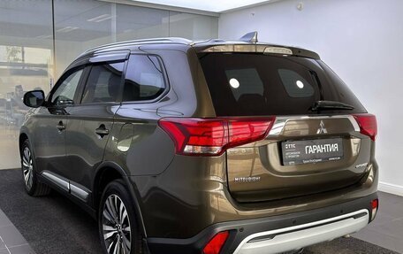 Mitsubishi Outlander III рестайлинг 3, 2019 год, 2 099 000 рублей, 8 фотография