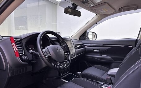 Mitsubishi Outlander III рестайлинг 3, 2019 год, 2 099 000 рублей, 20 фотография