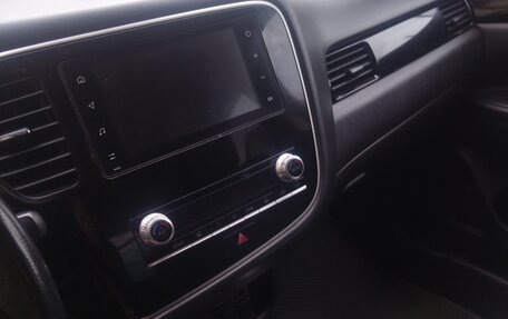 Mitsubishi Outlander III рестайлинг 3, 2020 год, 2 890 000 рублей, 8 фотография
