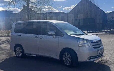 Toyota Noah III, 2007 год, 1 250 000 рублей, 3 фотография