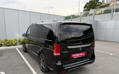 Mercedes-Benz V-Класс, 2017 год, 4 900 000 рублей, 9 фотография
