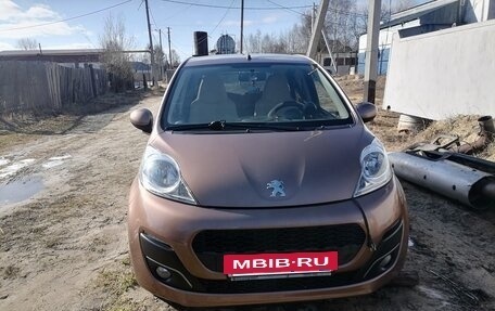 Peugeot 107 I рестайлинг, 2013 год, 680 000 рублей, 2 фотография