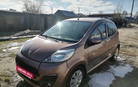 Peugeot 107 I рестайлинг, 2013 год, 680 000 рублей, 3 фотография