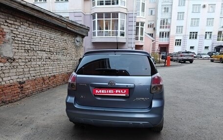 Toyota Matrix, 2004 год, 650 000 рублей, 2 фотография