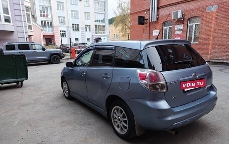 Toyota Matrix, 2004 год, 650 000 рублей, 3 фотография