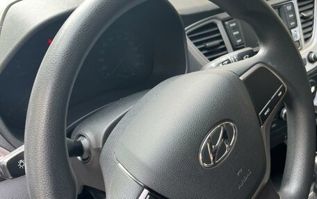 Hyundai Solaris II рестайлинг, 2019 год, 1 350 000 рублей, 10 фотография