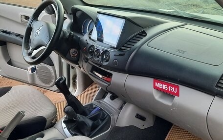 Mitsubishi L200 IV рестайлинг, 2008 год, 800 000 рублей, 8 фотография