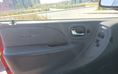Chrysler Town & Country IV, 2004 год, 777 000 рублей, 11 фотография