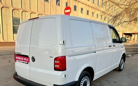 Volkswagen Transporter T6 рестайлинг, 2015 год, 1 870 000 рублей, 4 фотография