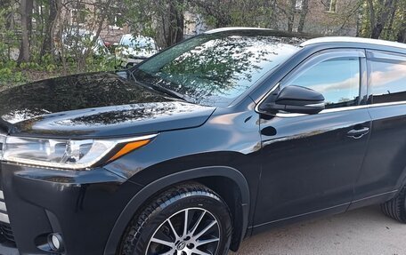 Toyota Highlander III, 2019 год, 3 590 000 рублей, 2 фотография