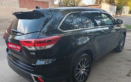 Toyota Highlander III, 2019 год, 3 590 000 рублей, 4 фотография
