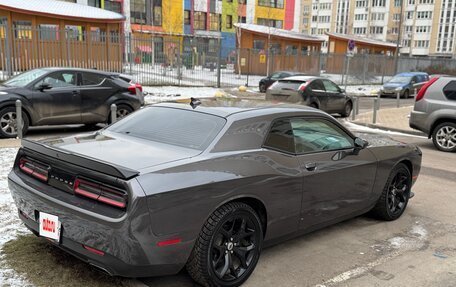 Dodge Challenger III рестайлинг 2, 2016 год, 3 195 000 рублей, 5 фотография