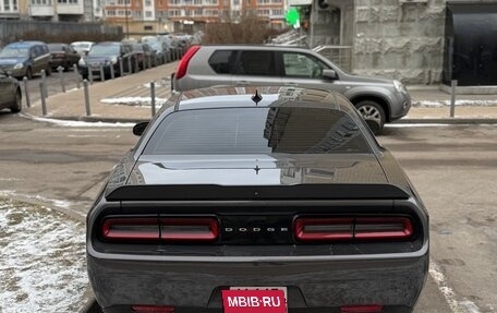 Dodge Challenger III рестайлинг 2, 2016 год, 3 195 000 рублей, 4 фотография