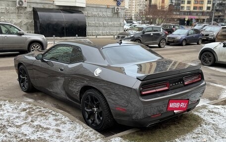 Dodge Challenger III рестайлинг 2, 2016 год, 3 195 000 рублей, 6 фотография