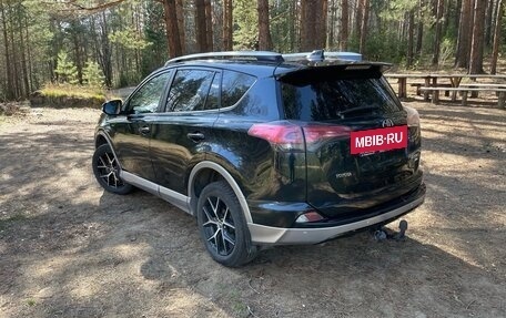 Toyota RAV4, 2017 год, 2 470 000 рублей, 4 фотография