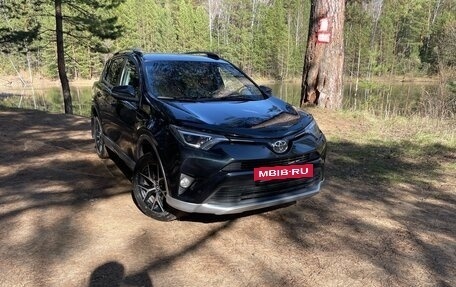 Toyota RAV4, 2017 год, 2 470 000 рублей, 2 фотография