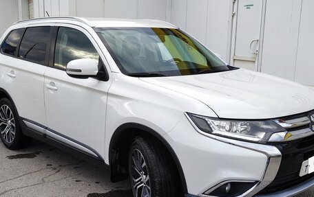 Mitsubishi Outlander III рестайлинг 3, 2016 год, 2 000 000 рублей, 4 фотография