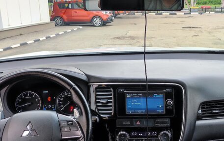Mitsubishi Outlander III рестайлинг 3, 2016 год, 2 000 000 рублей, 8 фотография