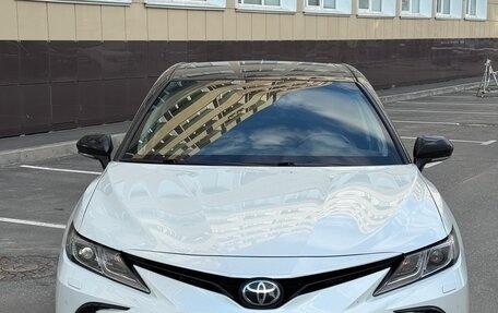 Toyota Camry, 2021 год, 3 600 000 рублей, 2 фотография