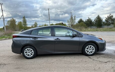 Toyota Prius IV XW50, 2020 год, 2 150 000 рублей, 2 фотография