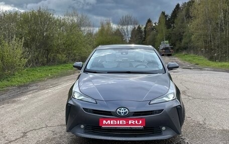 Toyota Prius IV XW50, 2020 год, 2 150 000 рублей, 3 фотография