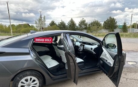 Toyota Prius IV XW50, 2020 год, 2 150 000 рублей, 6 фотография