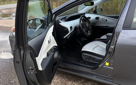 Toyota Prius IV XW50, 2020 год, 2 150 000 рублей, 13 фотография