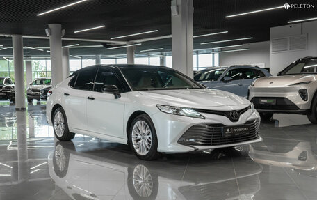 Toyota Camry, 2020 год, 3 380 000 рублей, 2 фотография